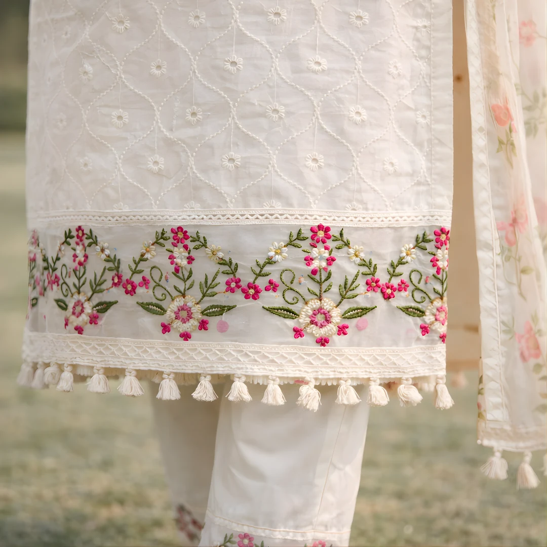 Cream kurta floral embroidery hem detail